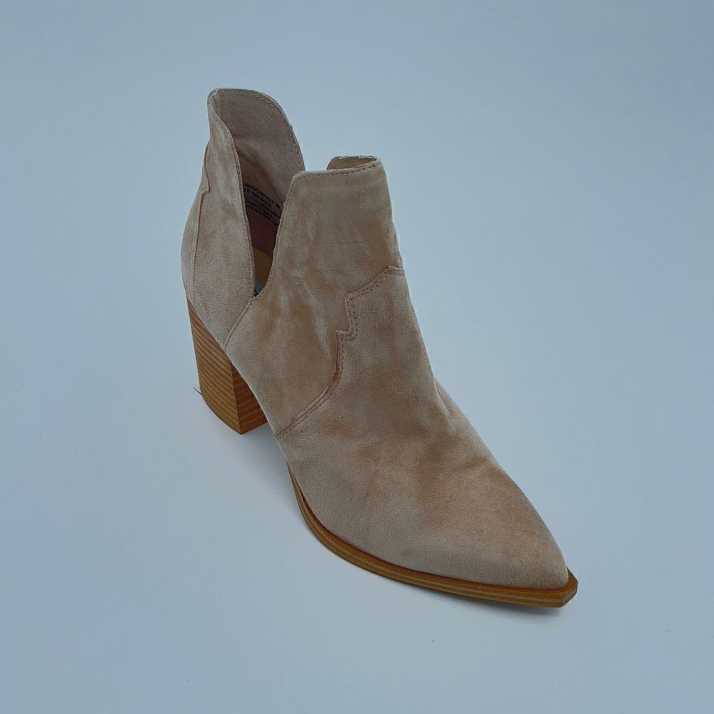 Chaya Pointed Toe Bootie (Women)
STEVE MADDEN size 9 Suede Leather Western Sand